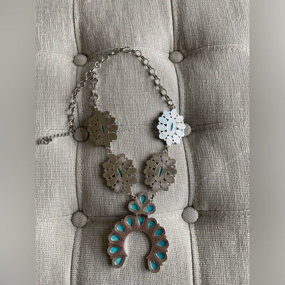 Turquoise Western Style Squash Bloom Necklace (Today’s Sale Pick!) - Picture 3 of 5